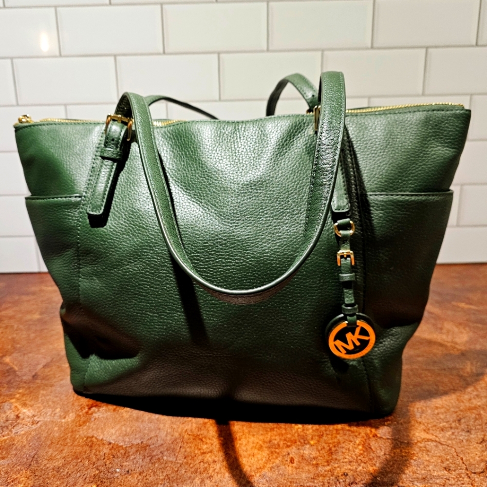 Michael Kors Jet Set East West LARGE Tote. NWT Moss